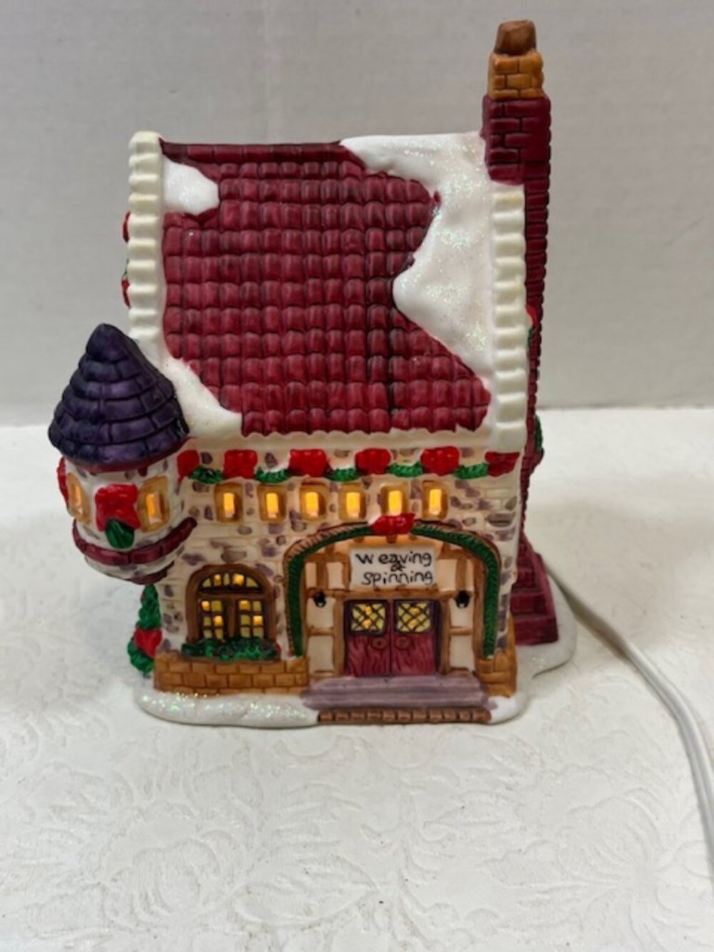 VTG 1998 Trim-A-Home Weaving & Spinning Lighted Ceramic Christmas House 5.75"